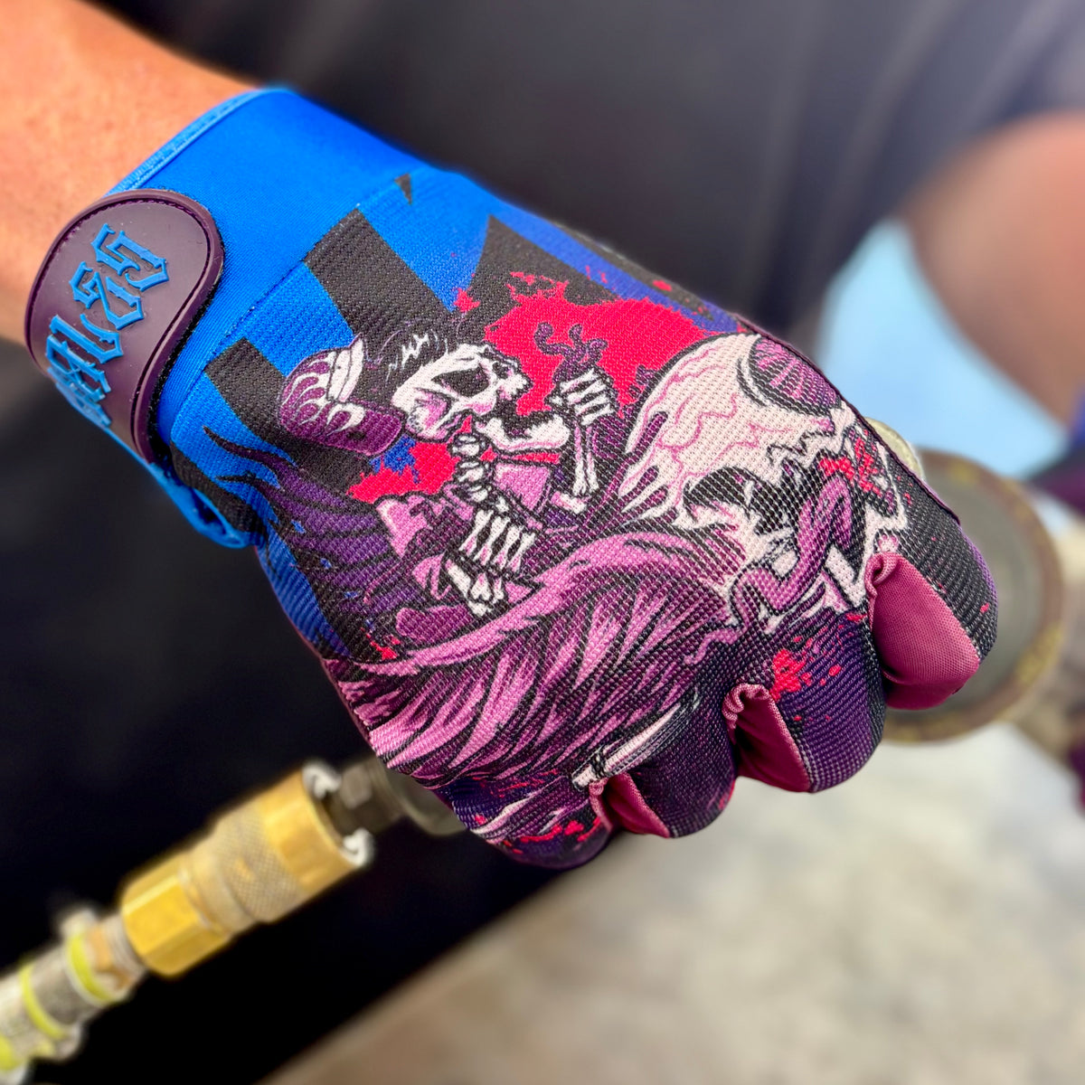 Flying Eye Gloves